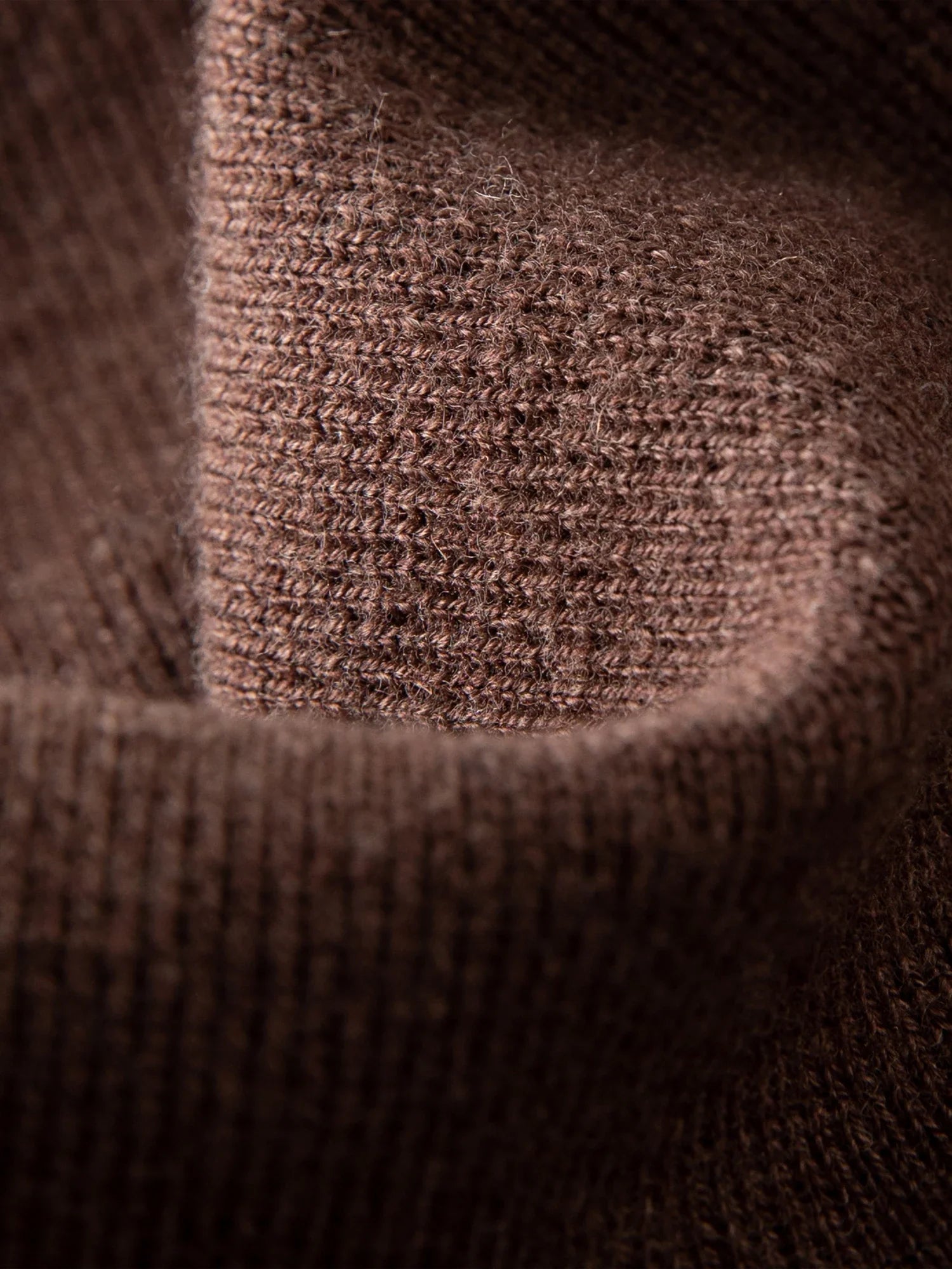 Stickad tröja i två färger