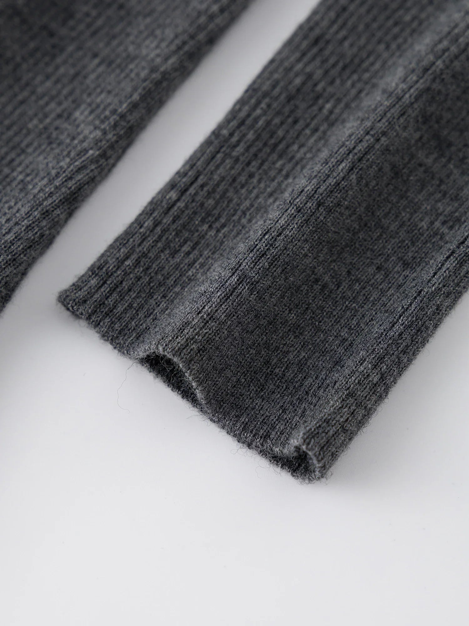 Asymmetrisk stickad ulltröja