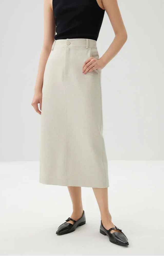 Beige kavaj och kjol med polokrage