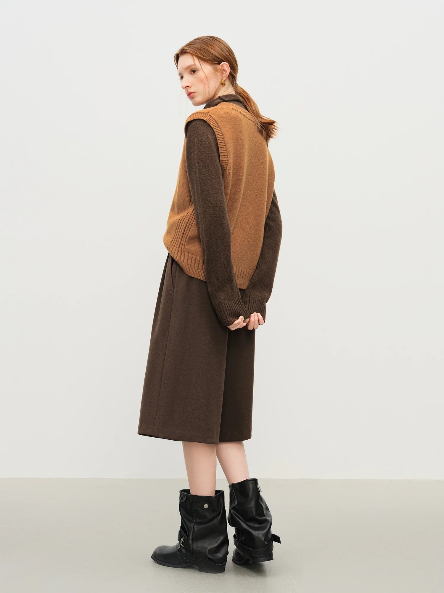 Ärmlös V-ringad ullväst