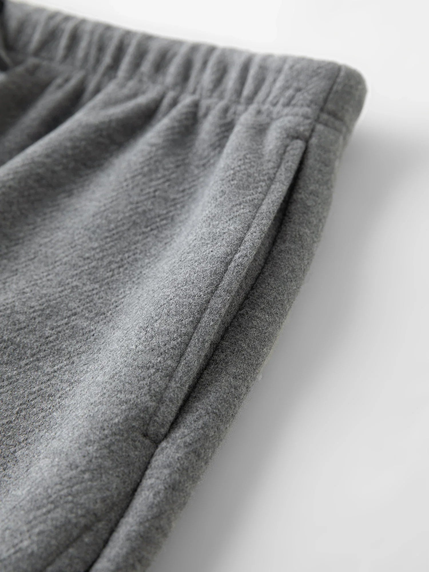 Avslappnade raka byxor