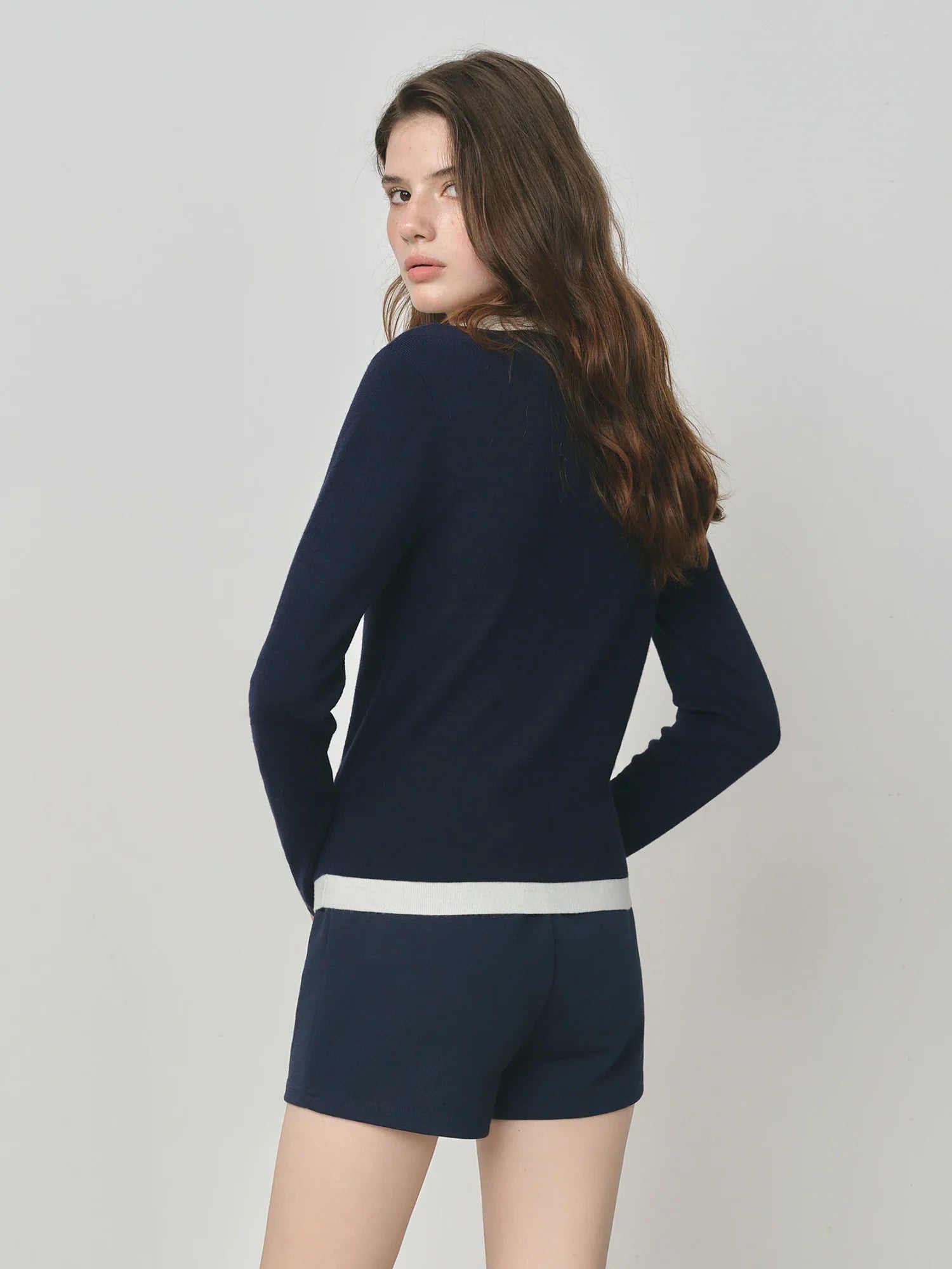 Stickad tröja i två färger