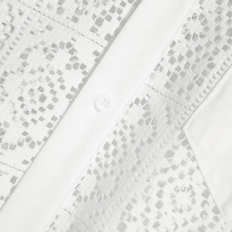 Transparent skjorta med korta ärmar och slag