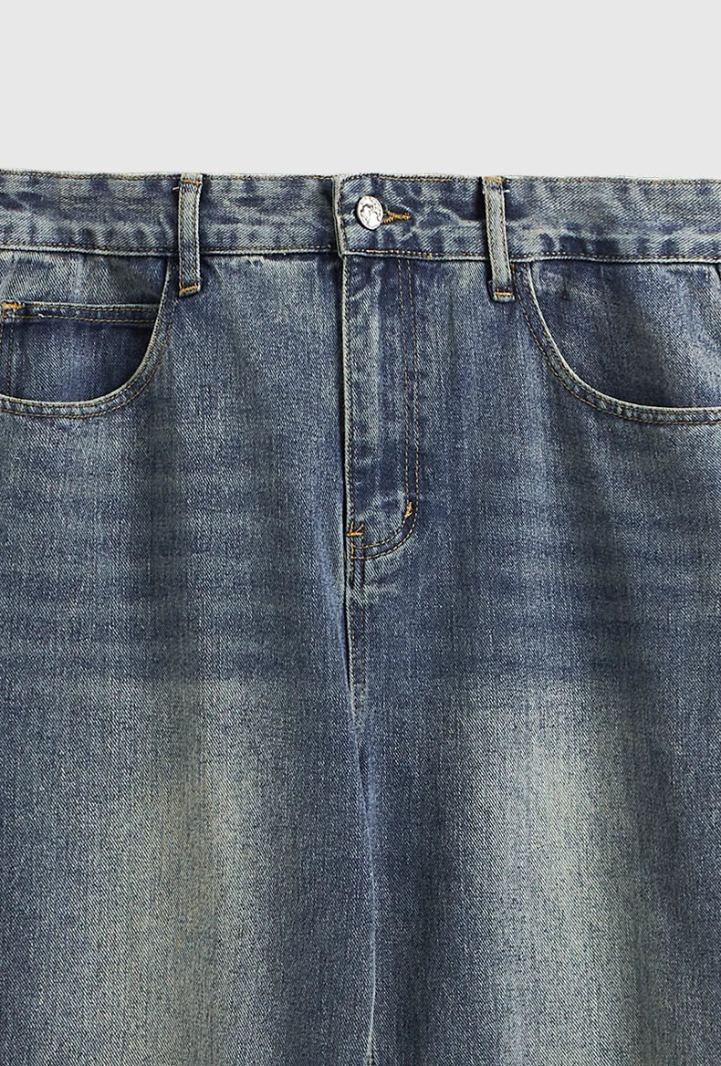Frasade tvättade jeans med vida ben