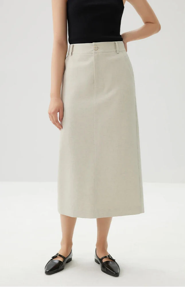 Beige kavaj och kjol med polokrage