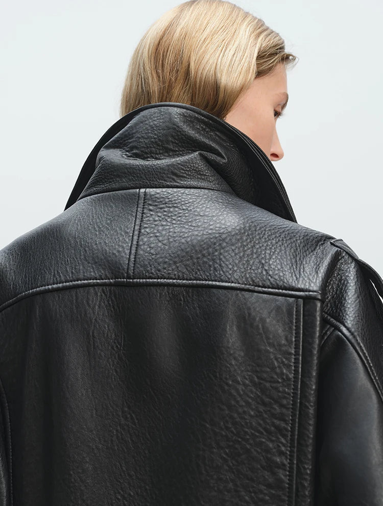 Mjuk, överdimensionerad läderjacka