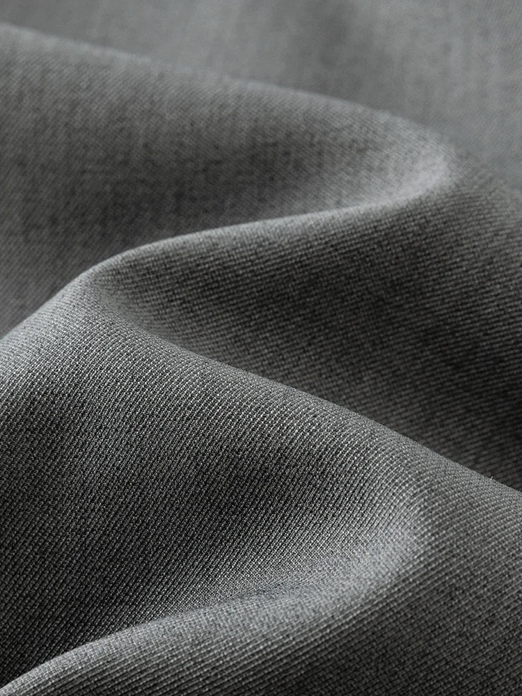 Elegant randig kjol med mellanlång längd