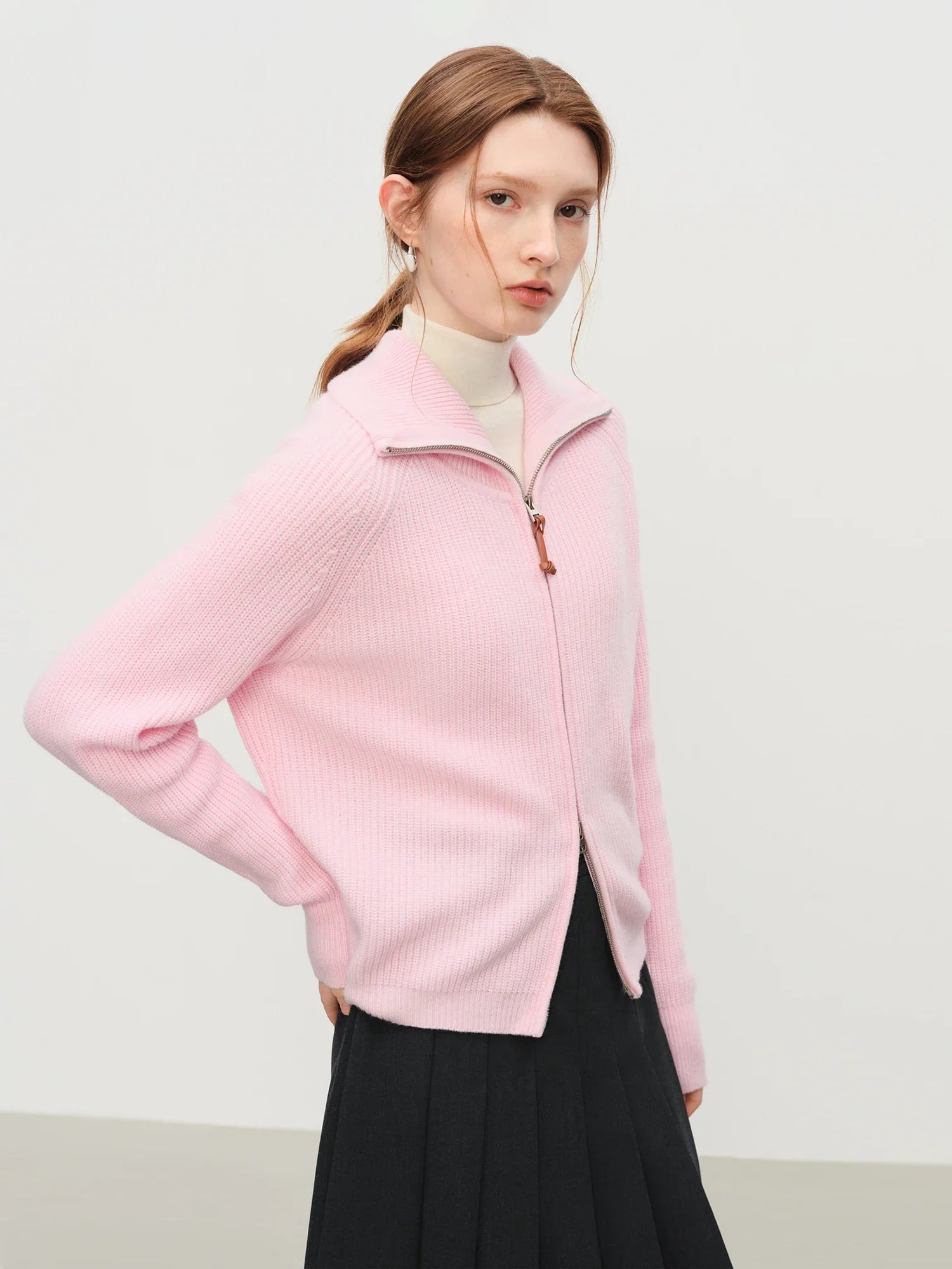 Stickad kofta i ullblandning med dubbel dragkedja