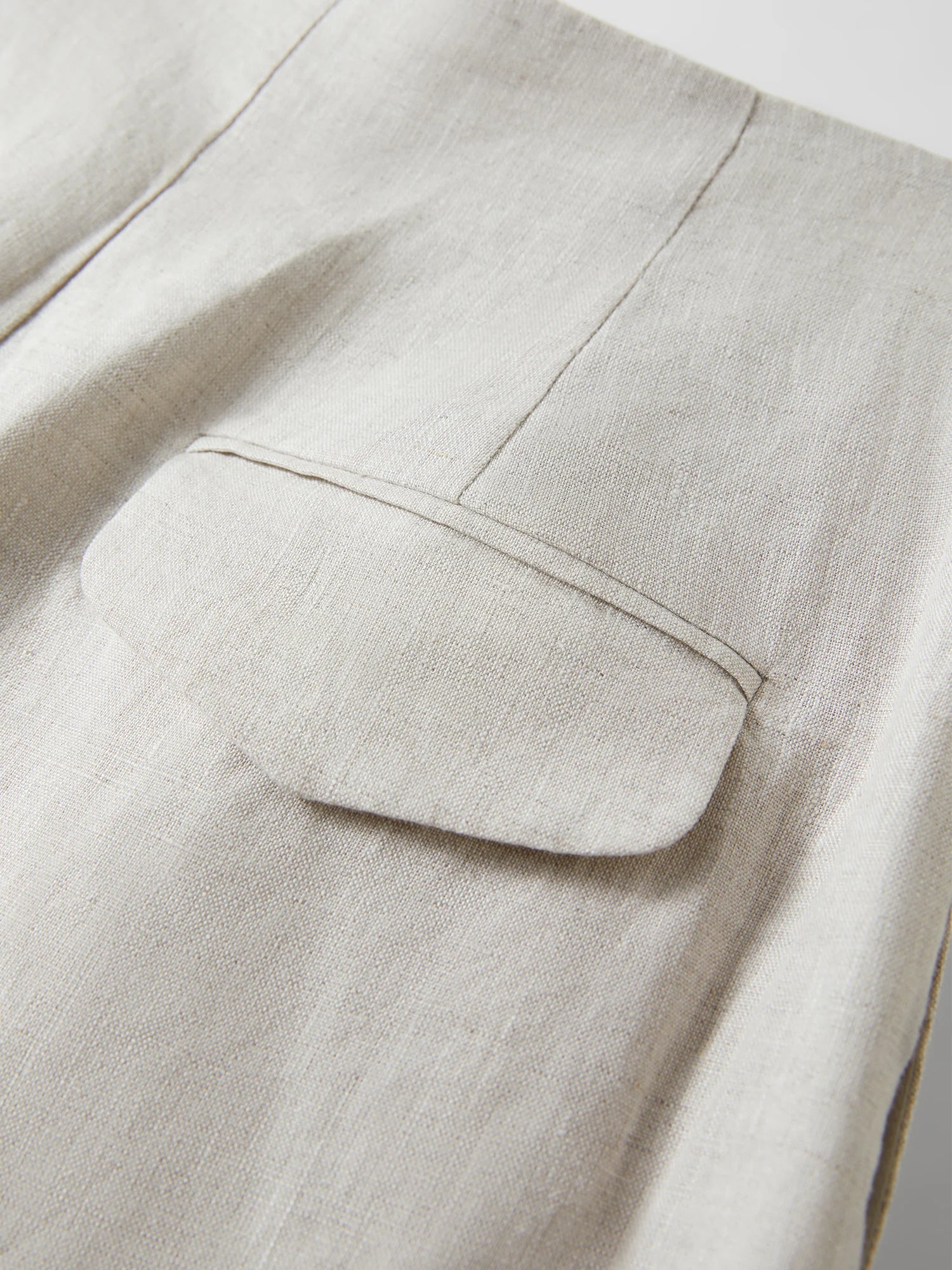 Avslappnat set med linne och byxor