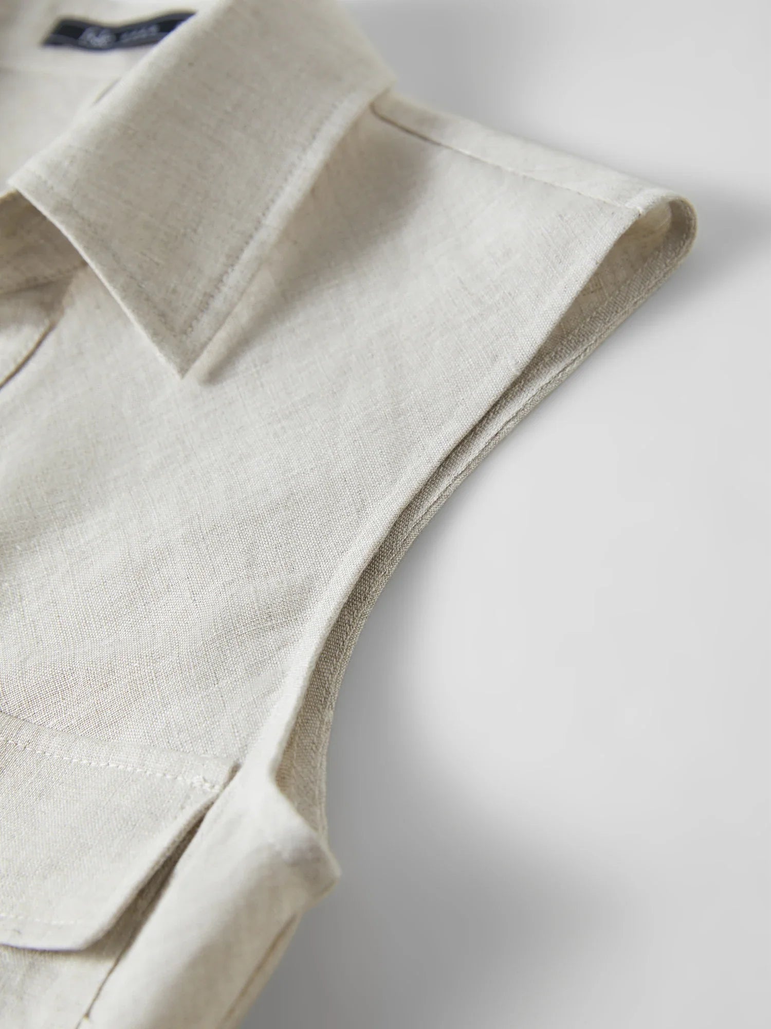 Avslappnat set med linne och byxor