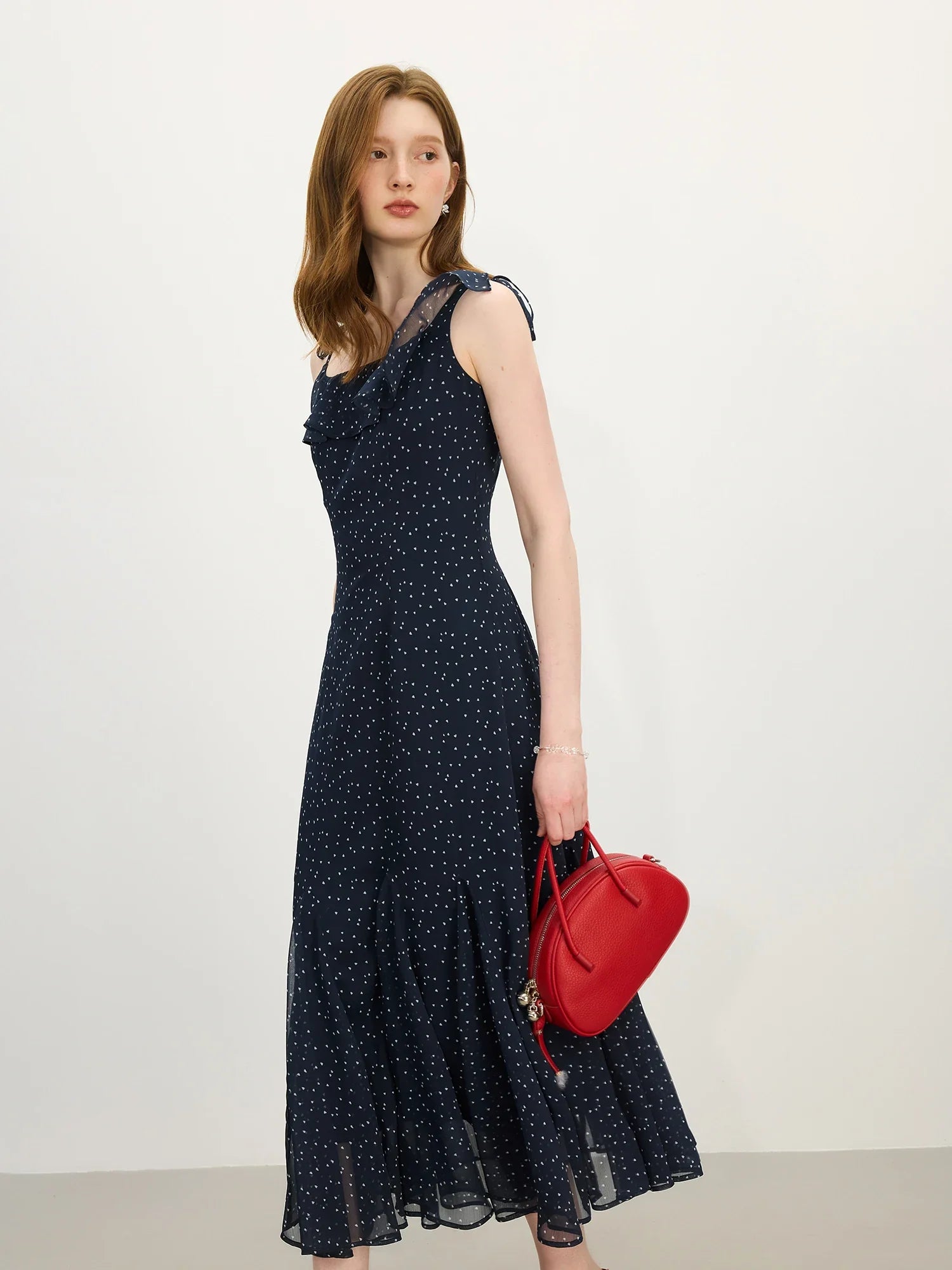 Marinblå Chiffongklänning med Volang och Axelbandslös Midiklänning