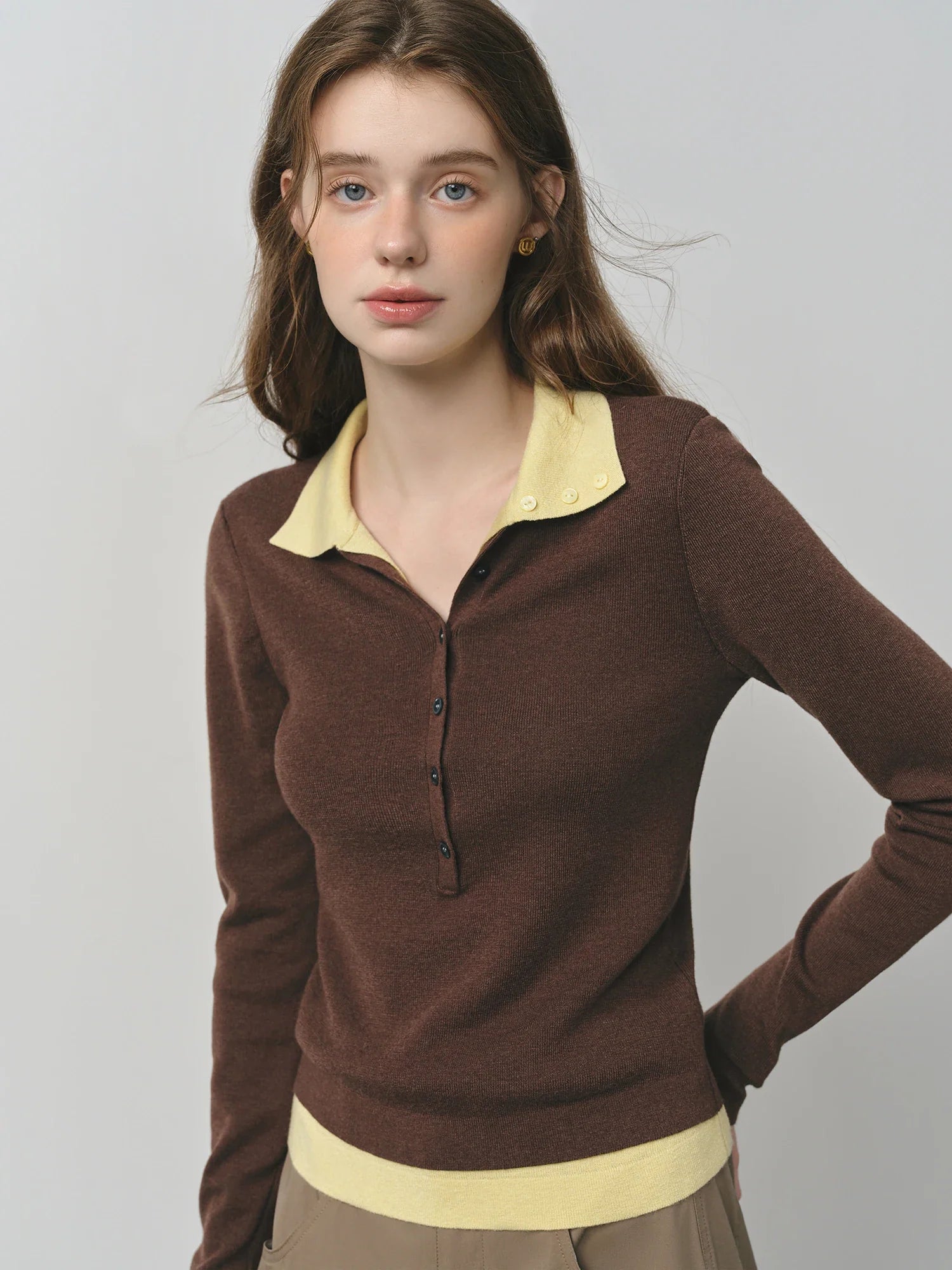 Stickad tröja i två färger