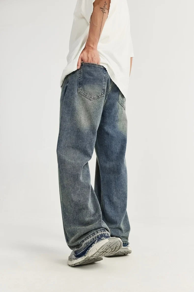 Frasade tvättade jeans med vida ben