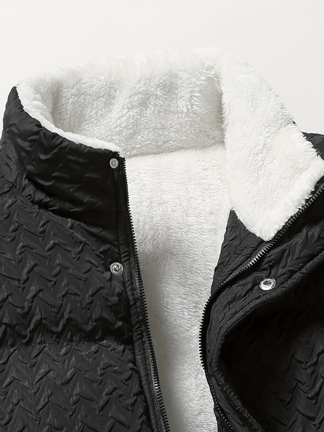 Svart jacka med struktur i fleece