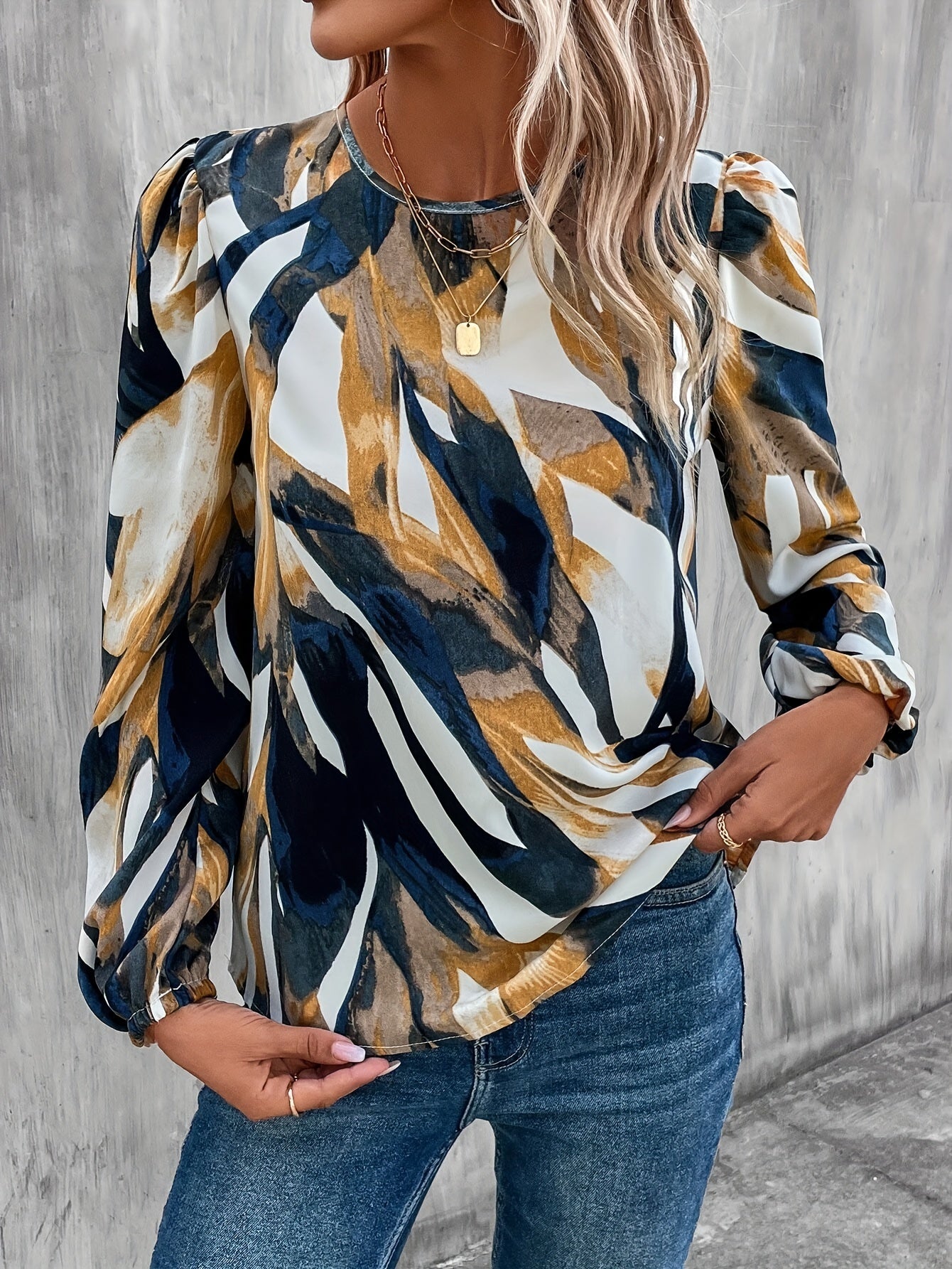 Blus med blommönster och lyktaärmar