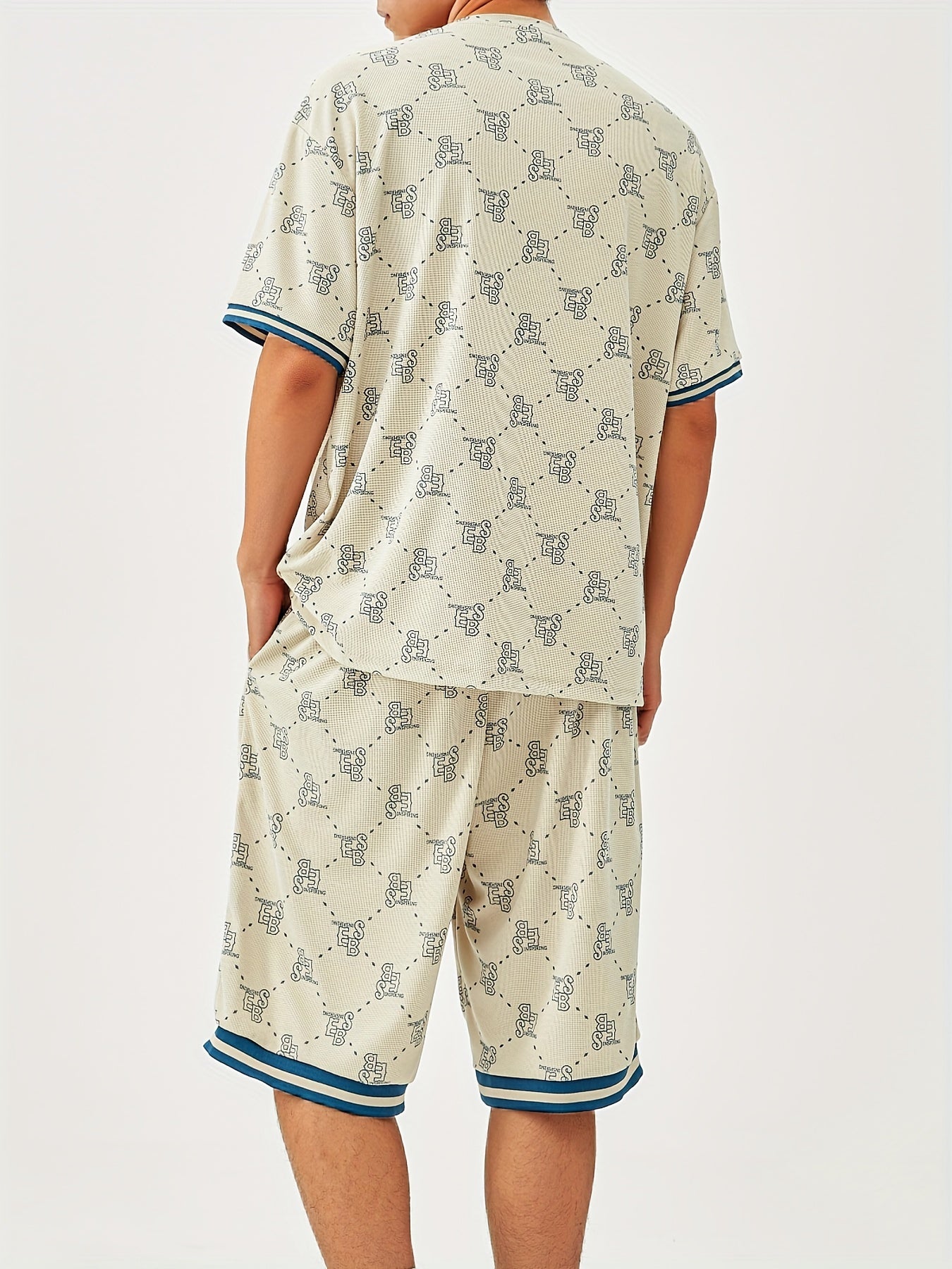 T-shirt och shorts med bokstavsmönster