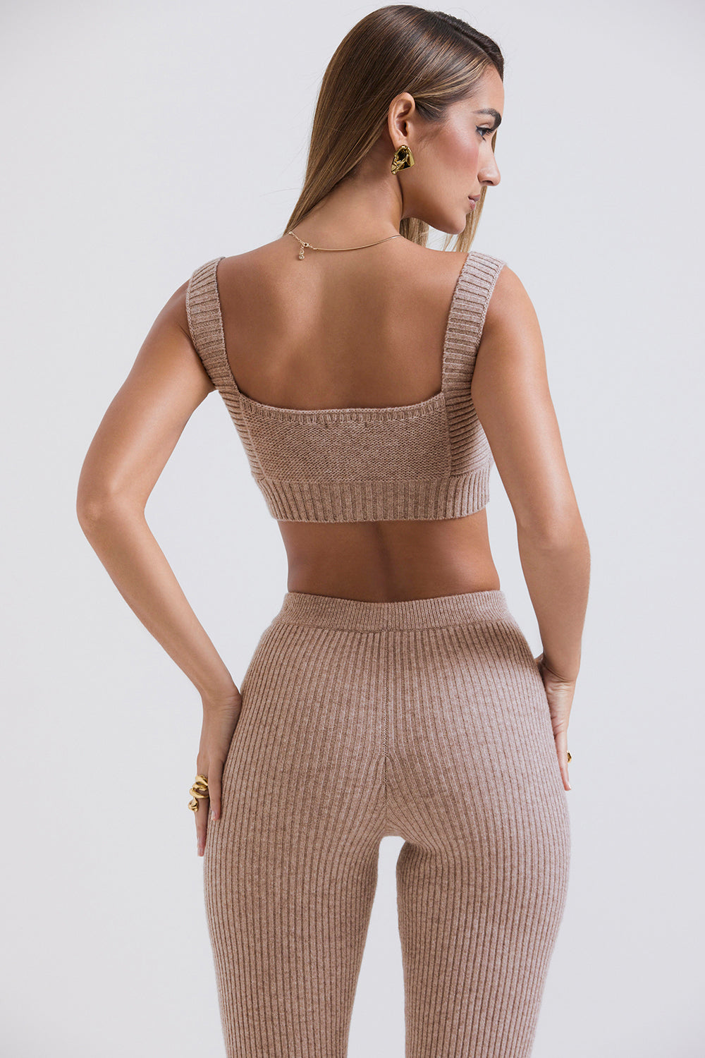 Korn grov kofta av naturlig ull med bralette och leggings