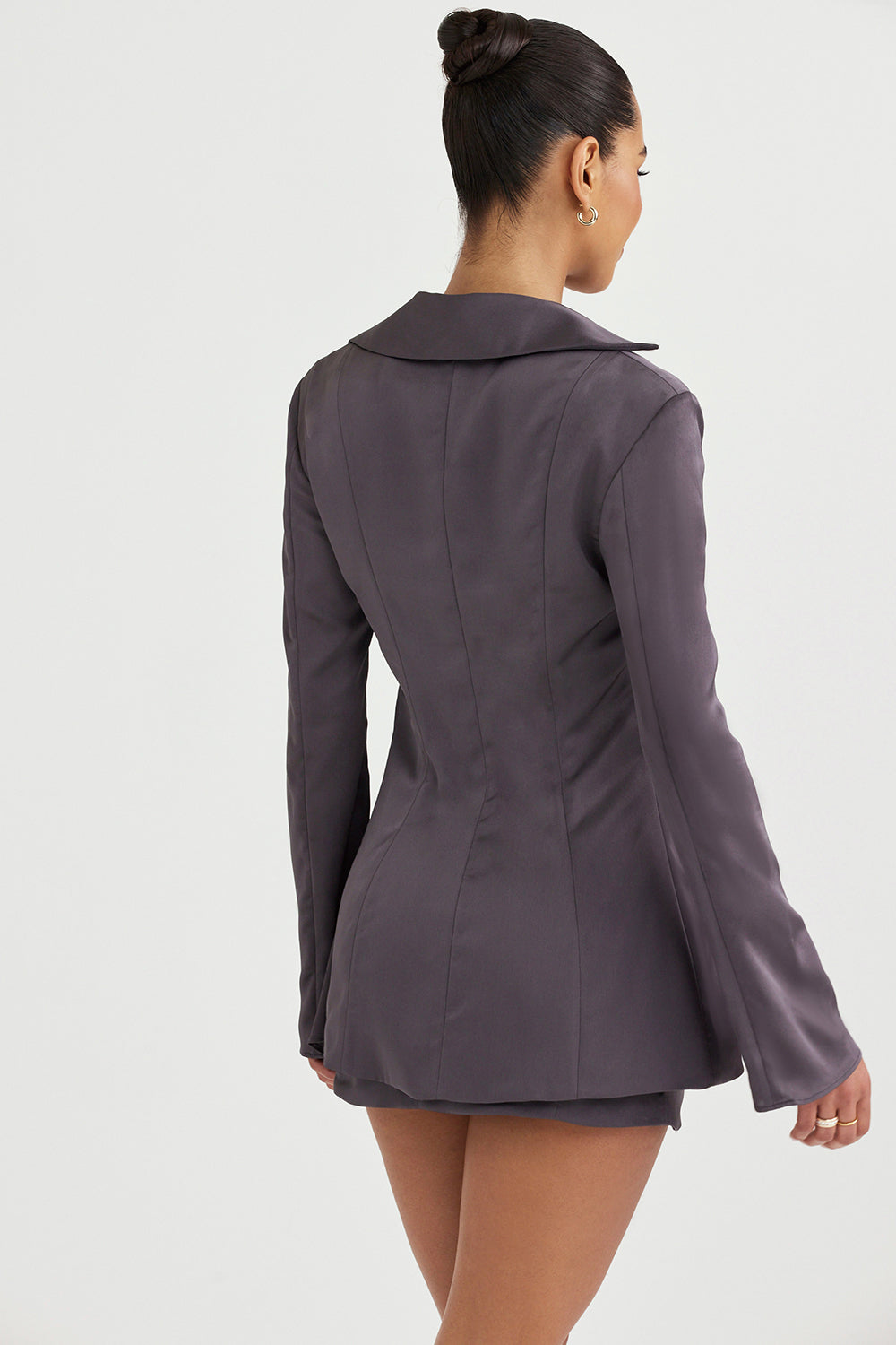 Skuggtopp med knyt framtill för en minikjol i satin A-linje