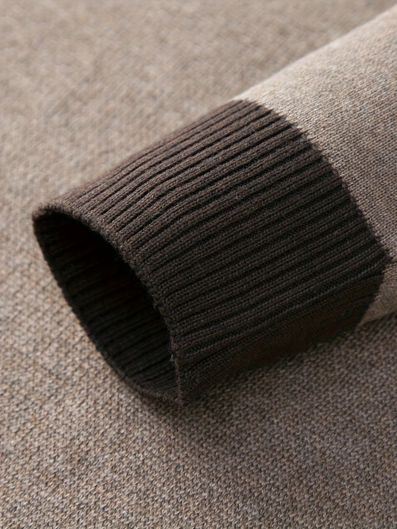 Löst stickad tröja för män