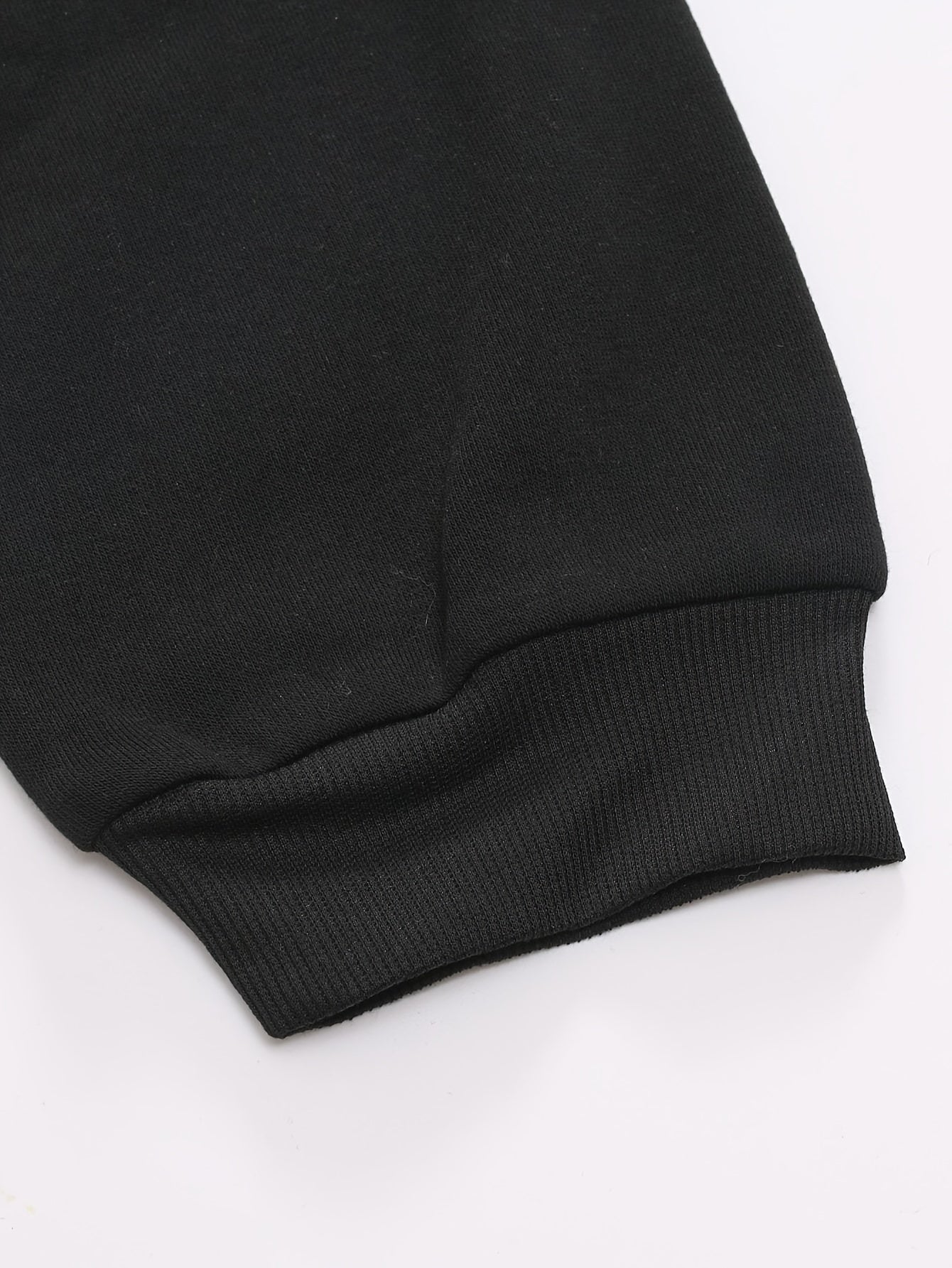 Svart tröja med ränder