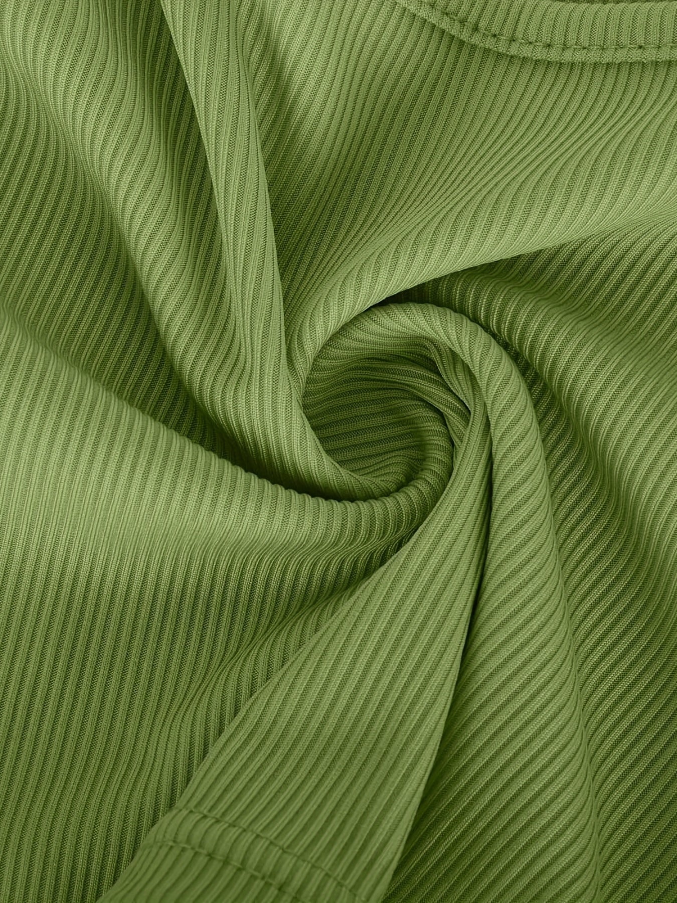 Crop top med fyrkantig halsringning och figursydd kjol med slits