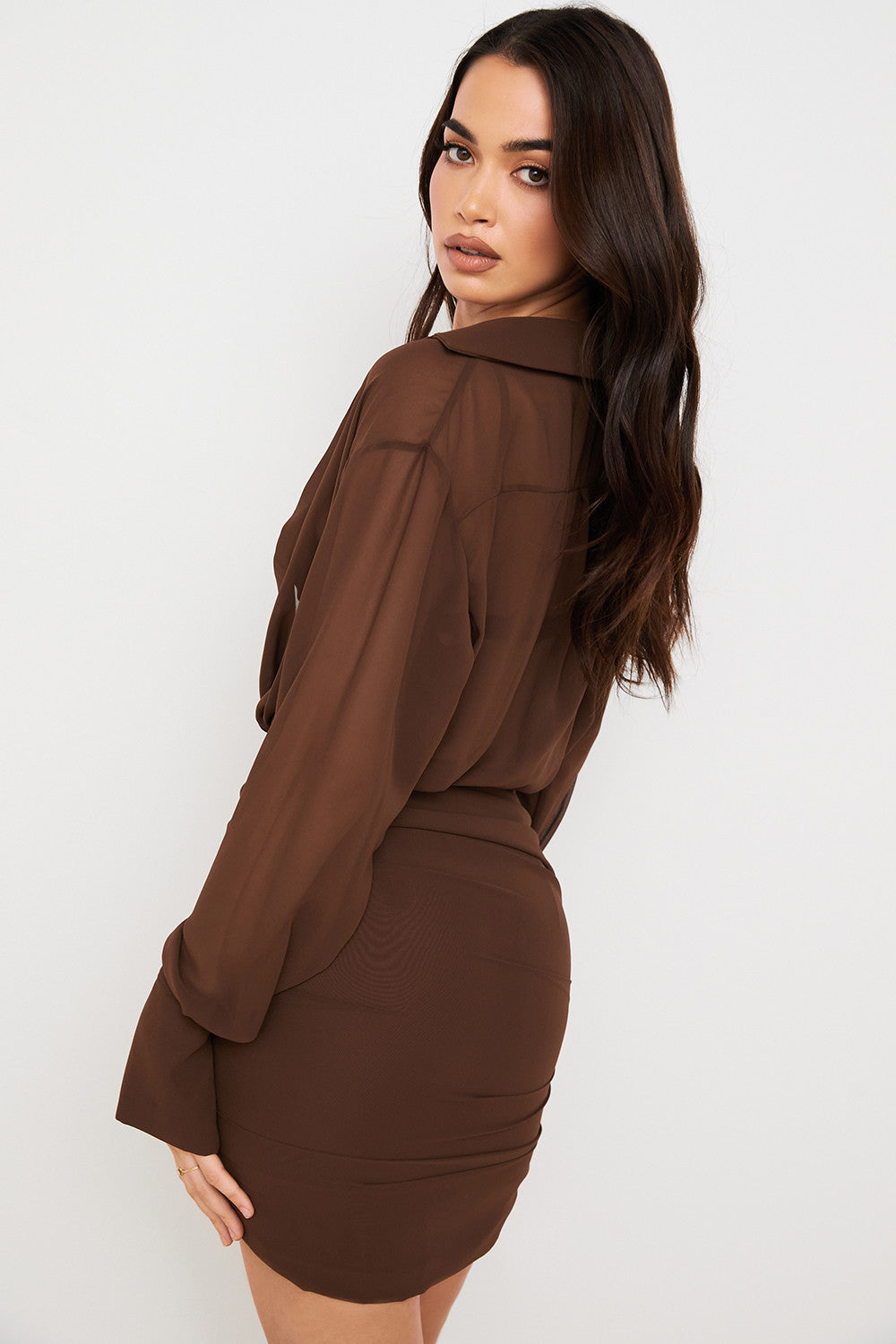 Choklad chiffong skjortklänning och bralette