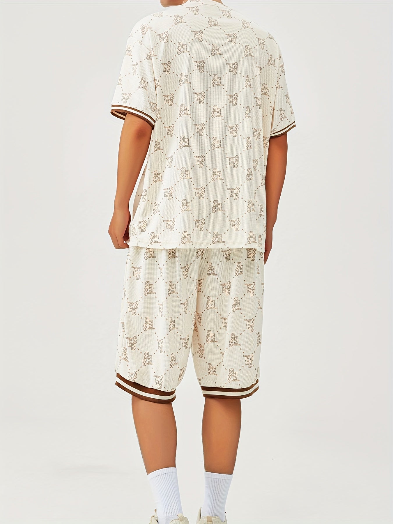 T-shirt och shorts med bokstavsmönster