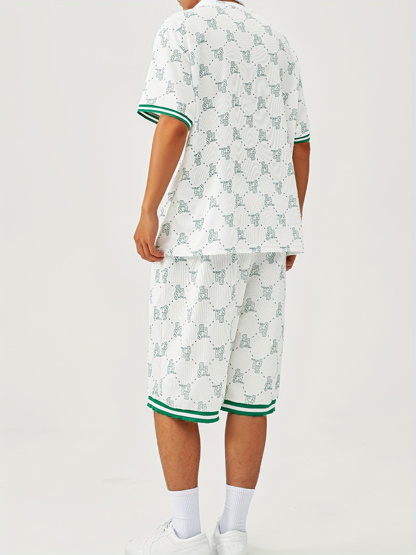 T-shirt och shorts med bokstavsmönster