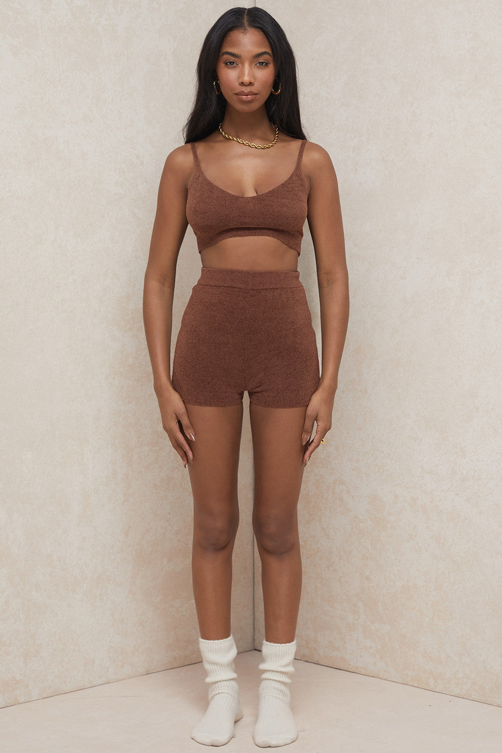 Choklad fluffig stickad crop top med högmidjade shorts