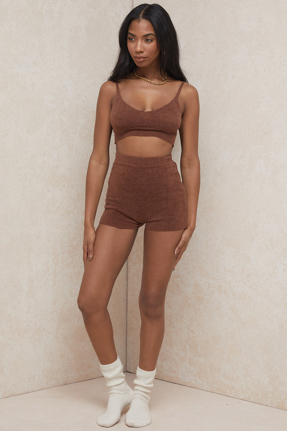 Choklad fluffig stickad crop top med högmidjade shorts