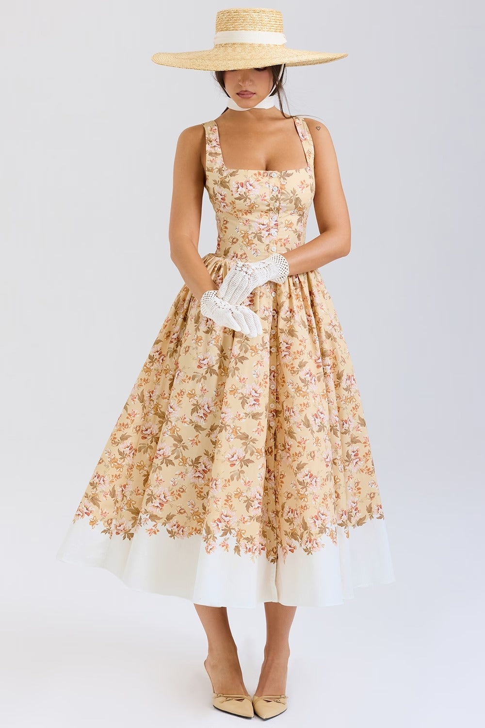 Blommig midiklänning med rynkad bomull