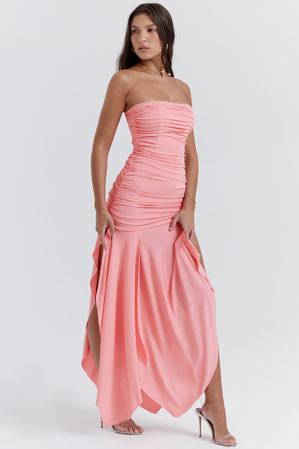 Asymmetrisk klänning med aprikosveck