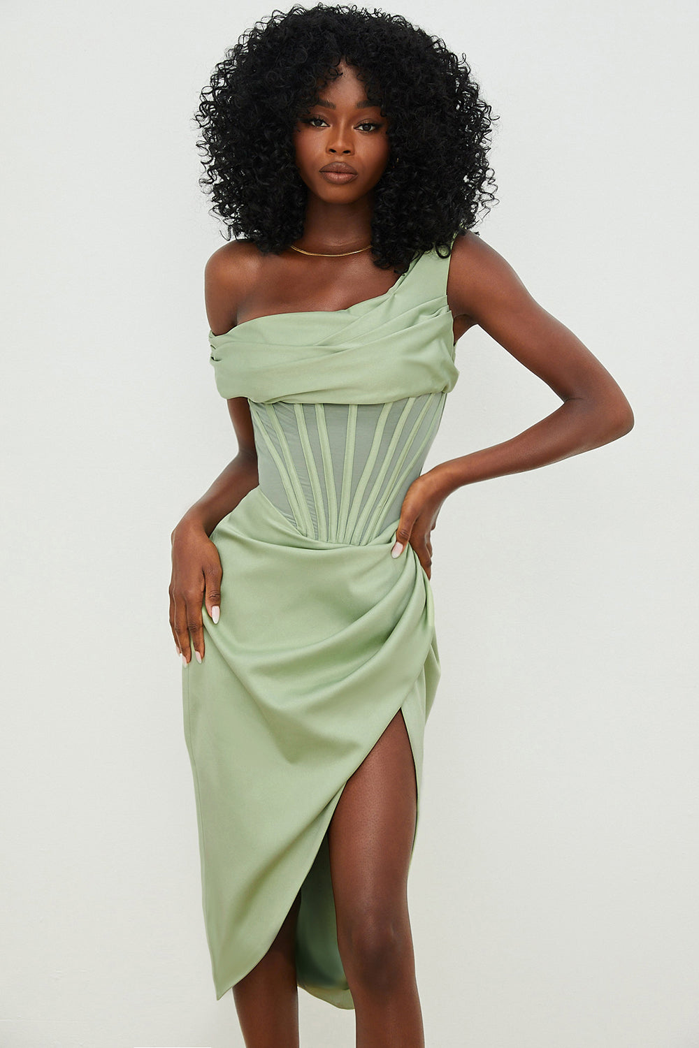 Asymmetrisk draperad midi-korsettklänning