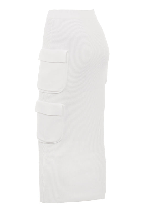 Vit ribbad tröja med ballongärmar och cargo kjol
