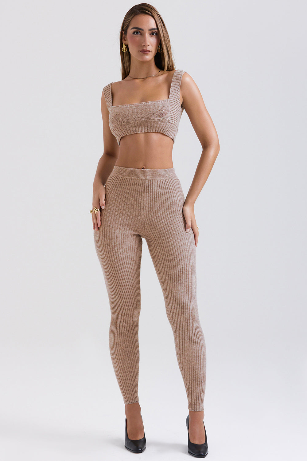 Korn grov kofta av naturlig ull med bralette och leggings