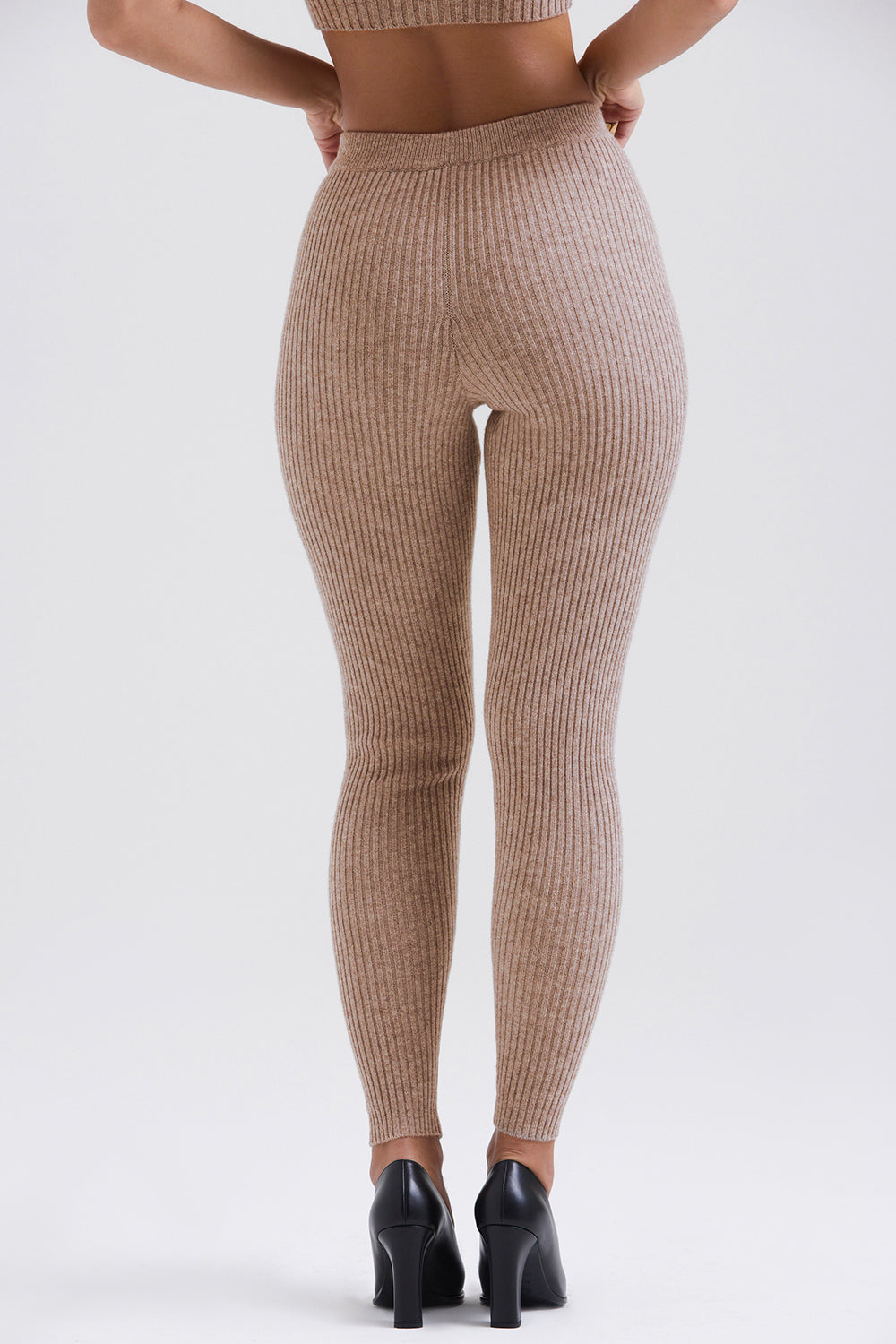 Korn grov kofta av naturlig ull med bralette och leggings