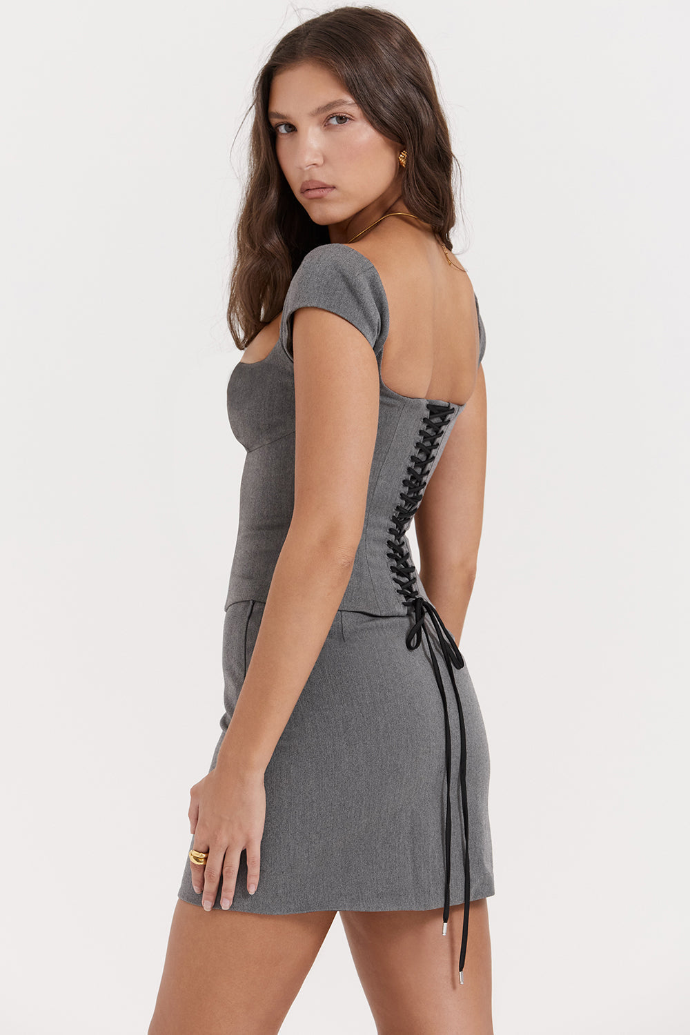 Grå  korsett med spetsrygg och A-linje minikjol