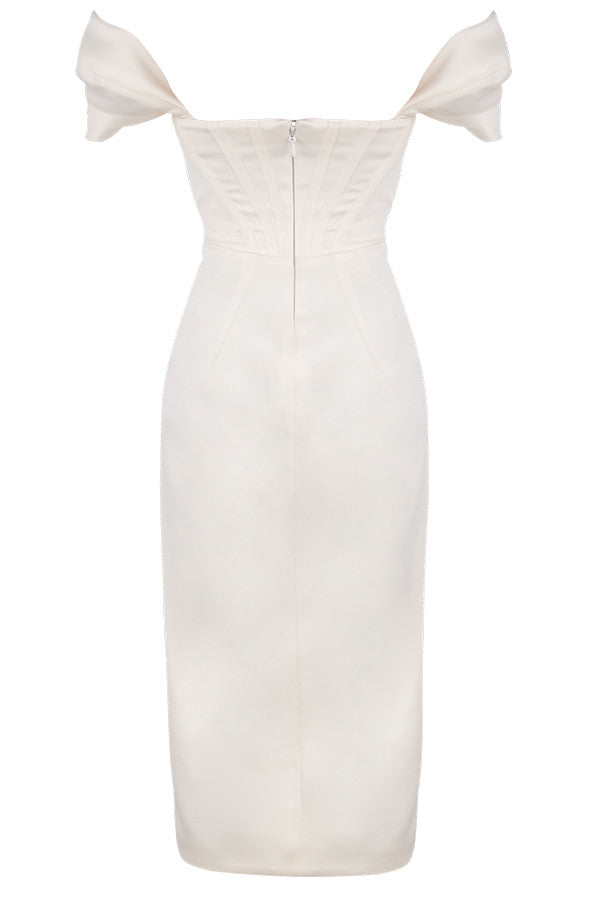 Off shoulder klänning i satin