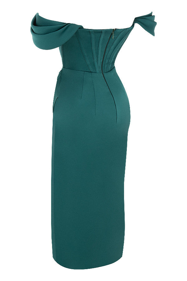 Off shoulder klänning i satin