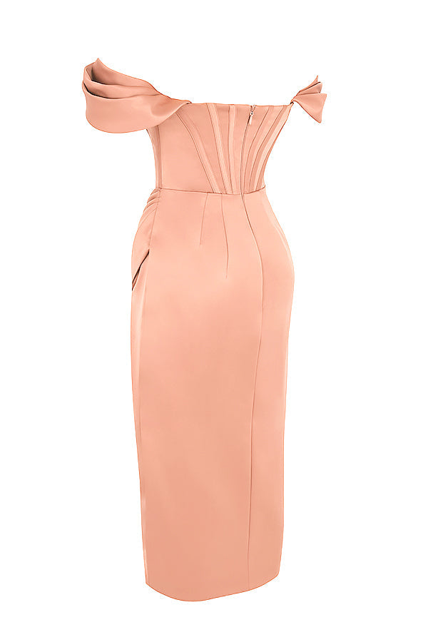 Off shoulder klänning i satin