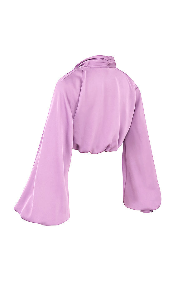 Djupt skuren blustop i silkeslen satin med draperad kjol