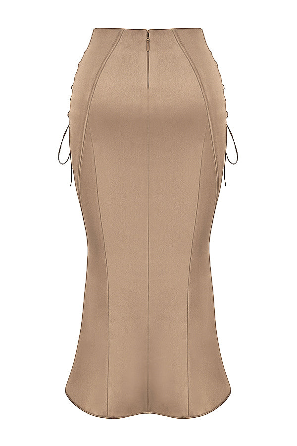 Satinkorsett med midikjol med snörning