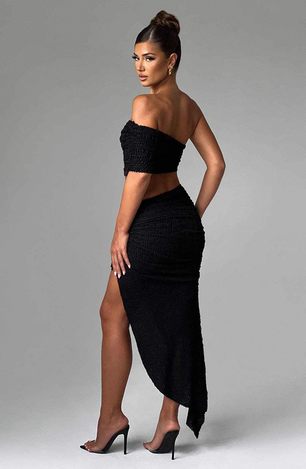 Texturerad off-shoulder topp med kjol