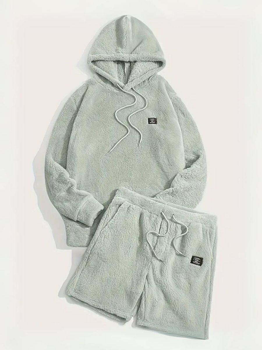 fluffig hoodie och shorts
