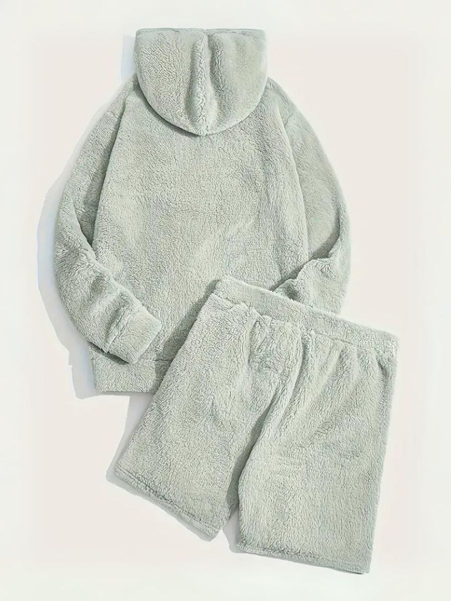 fluffig hoodie och shorts