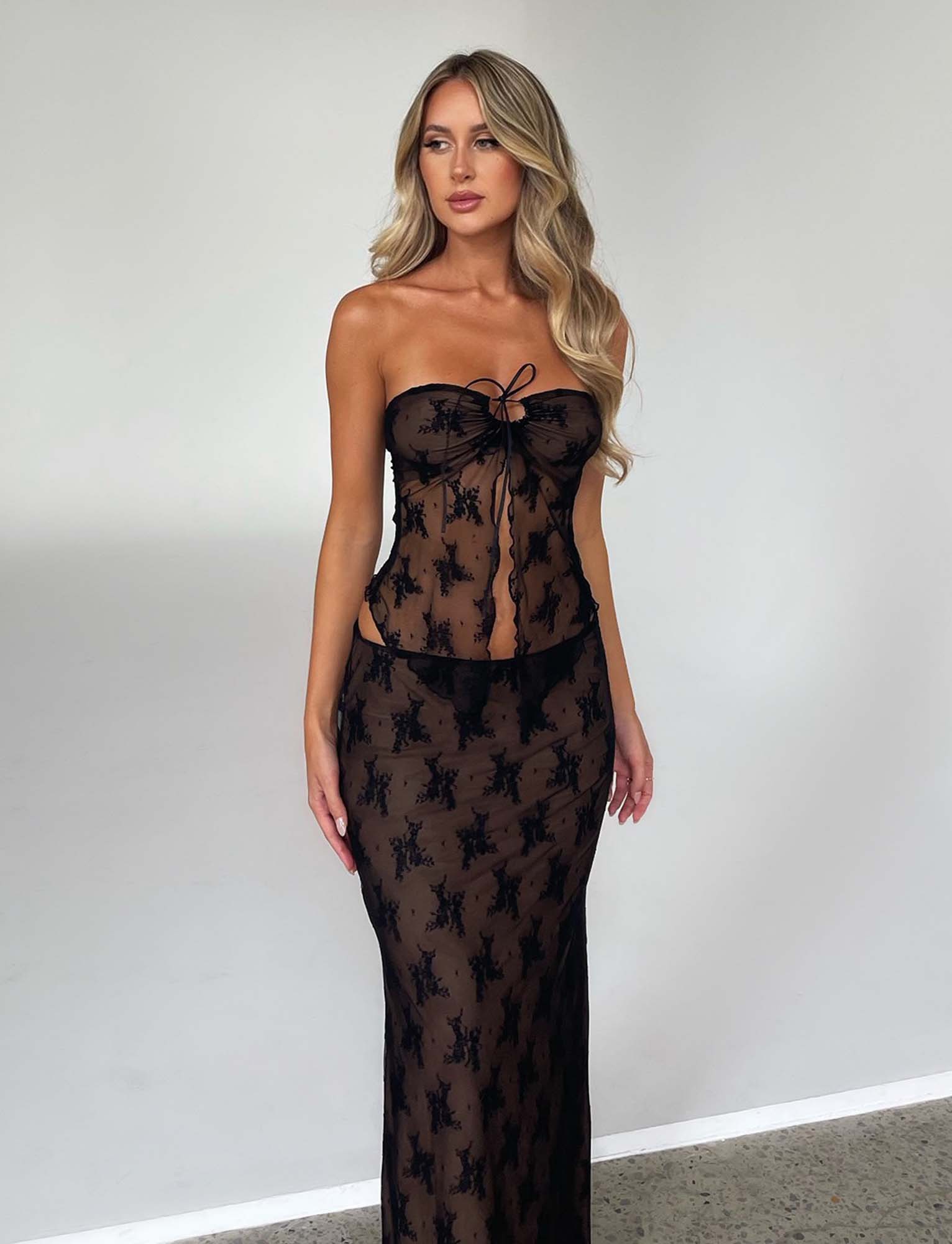 Elegant genomskinlig topp med kjol