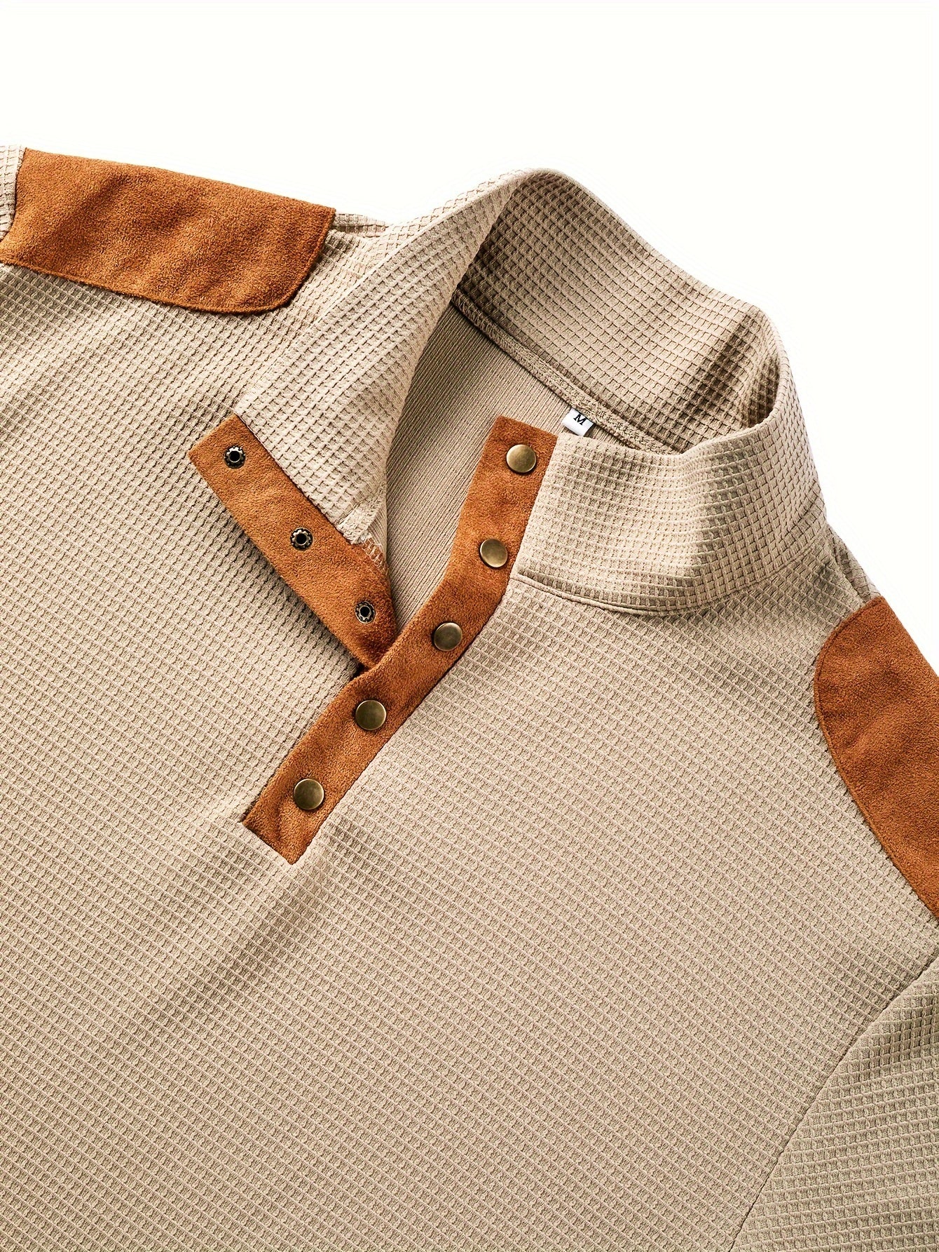 Henley skjorta i beige med lå nga ärmar och stå ende krage