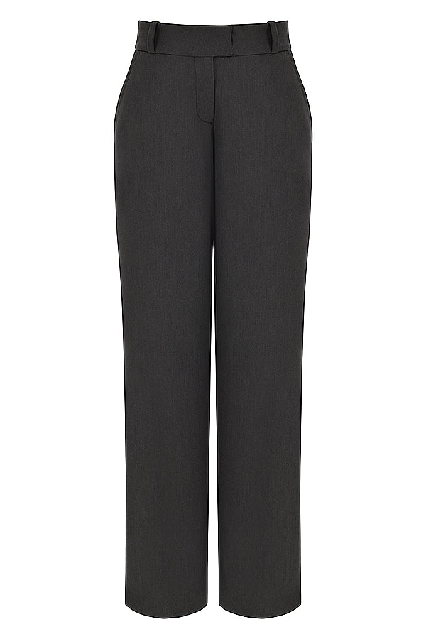 Bodysuit i elfenben satin med omlott hals och grå  lösa byxor