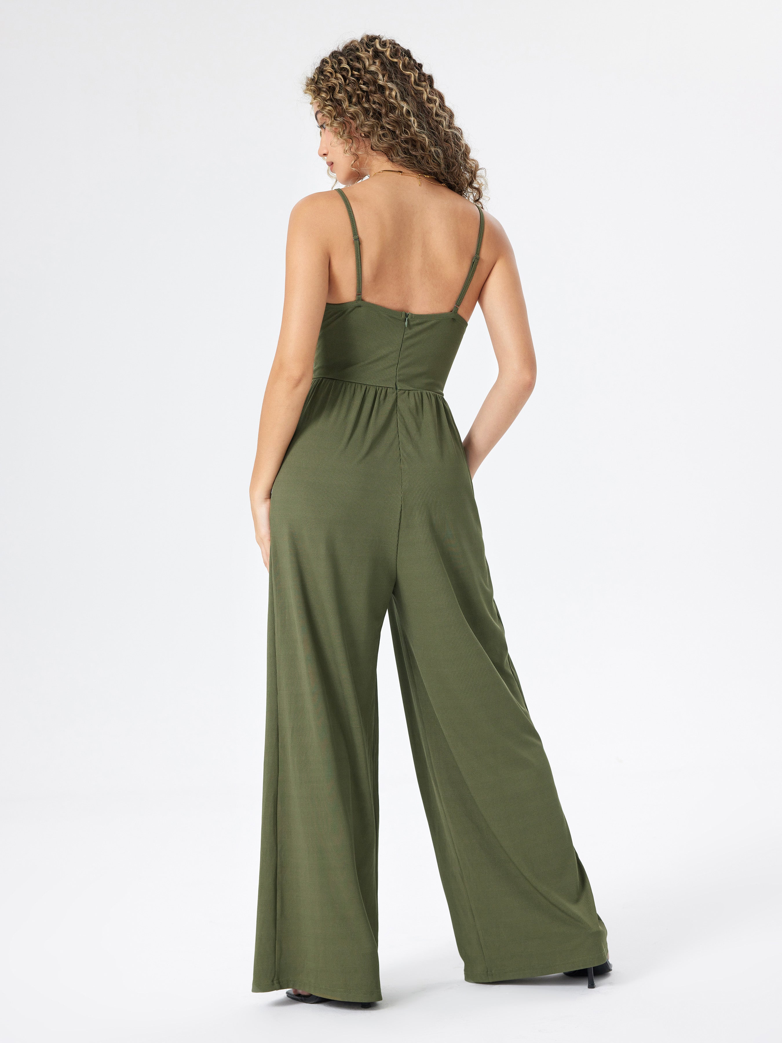 Jumpsuit med V-ringning och vida ben