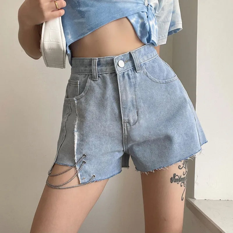 Denimshorts med breda ben och kedjor